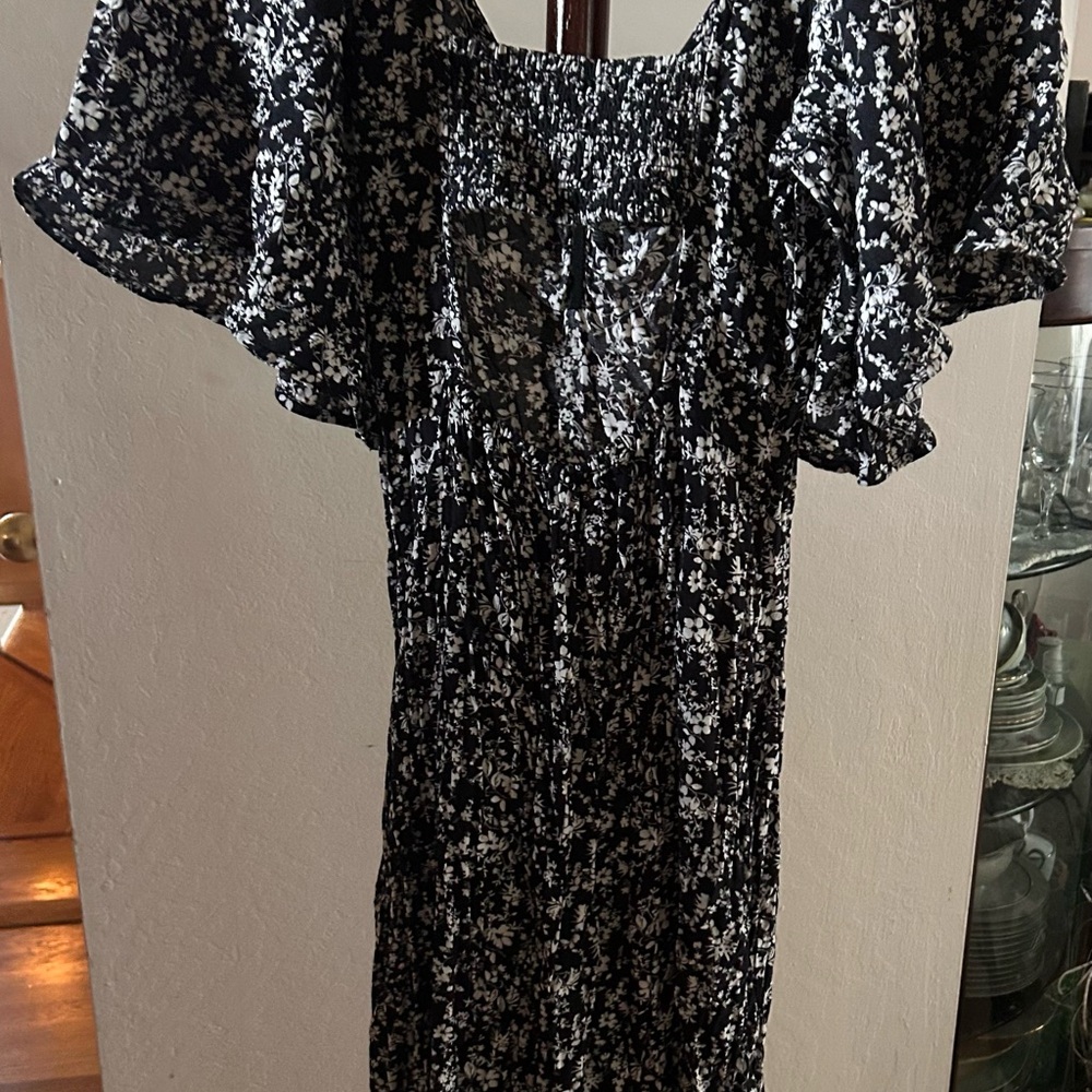 a new day Black and White Floral Flutter-Sleeve Maxi Dress with Back Cut Out - Picture 3 of 6
